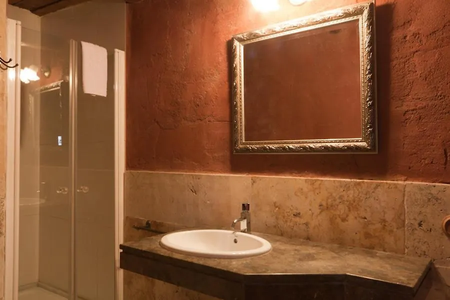 Country house Cal Llengot Guest House Capolat